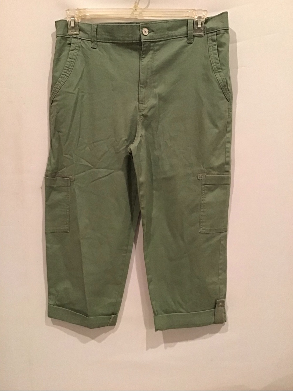 461 WoMen's Olive Green Cargo Capris Gloria Vanderbilt